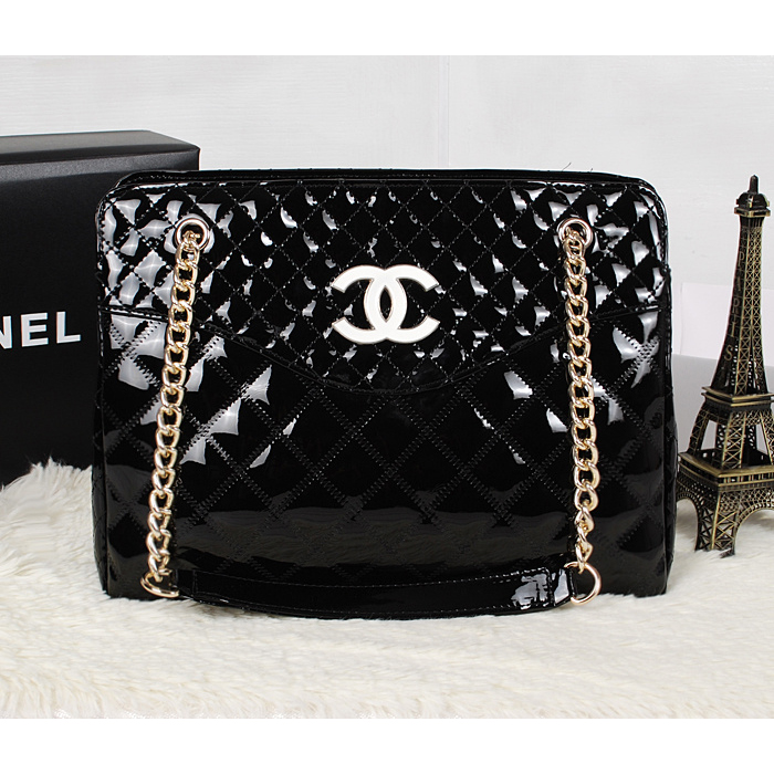 2013 Chanel Patent Leather Shoulder Bag A2236 Black