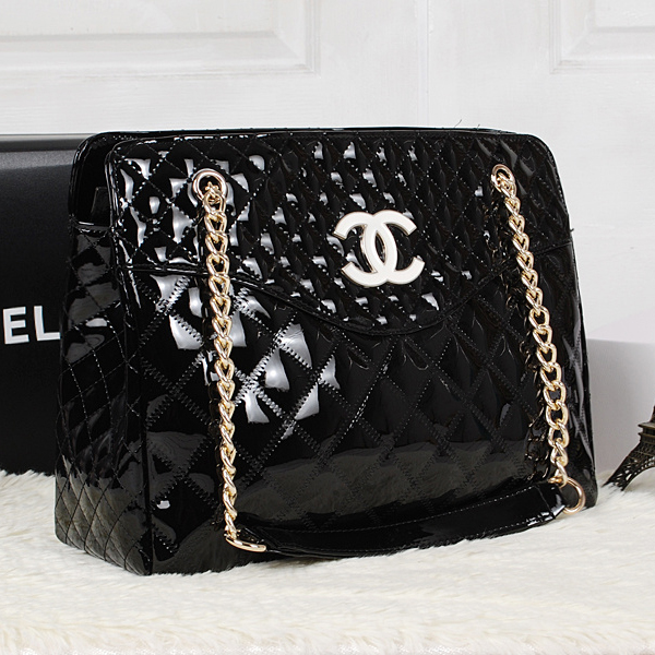 2013 Chanel Patent Leather Shoulder Bag A2236 Black