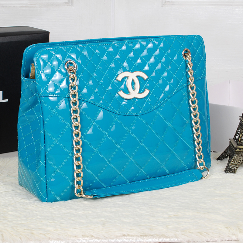 2013 Chanel Patent Leather Shoulder Bag A2236 Green