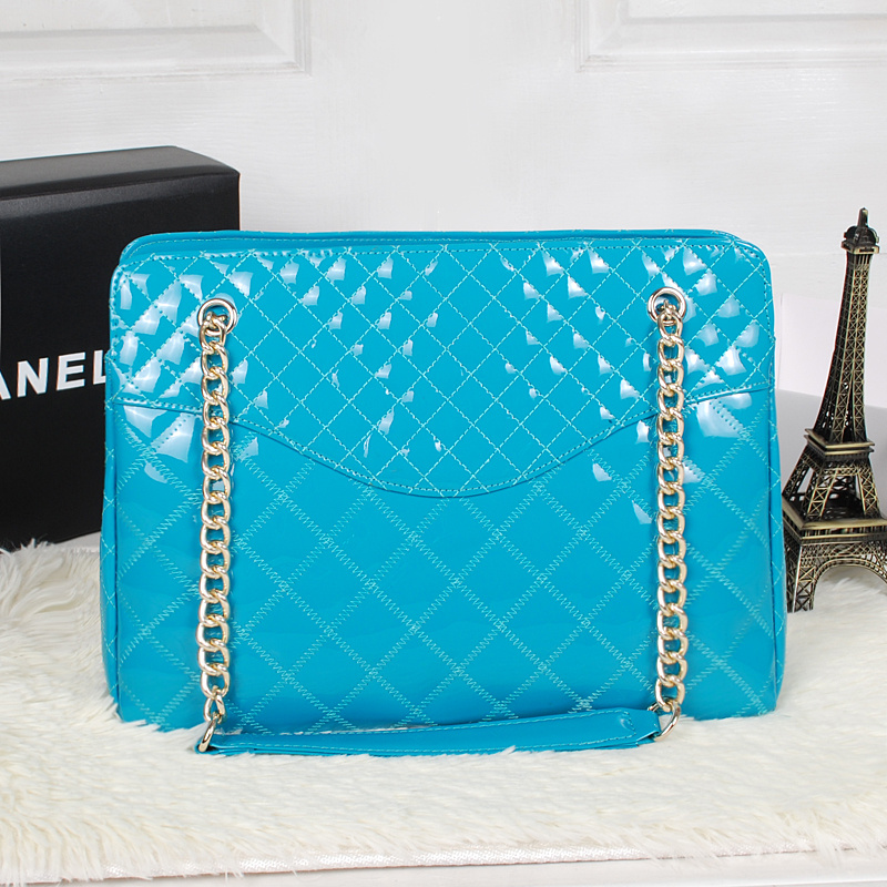 2013 Chanel Patent Leather Shoulder Bag A2236 Green