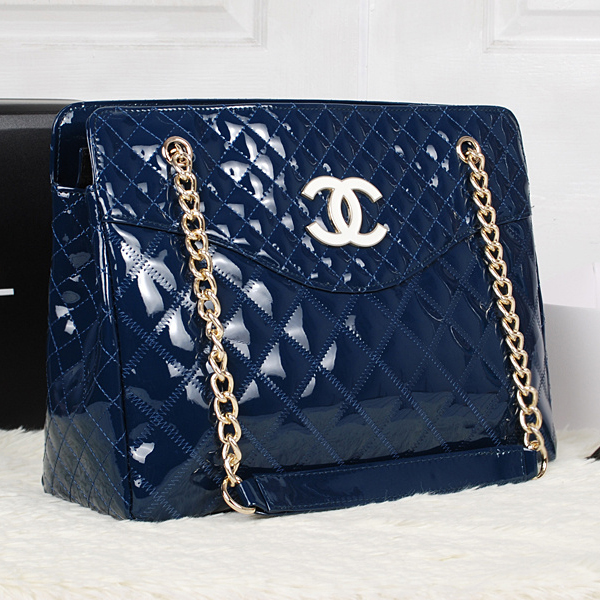 2013 Chanel Patent Leather Shoulder Bag A2236 Royal blue