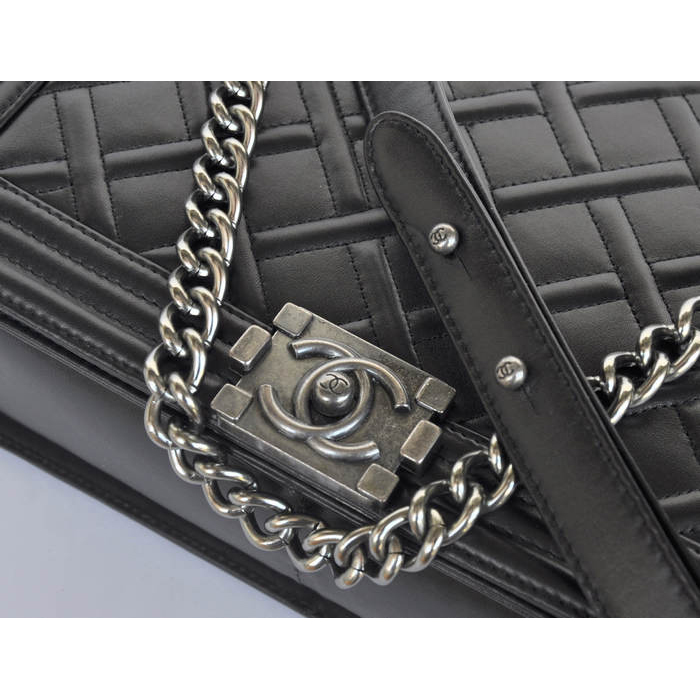 2014 Boy Chanel Flap Shoulder Bag A68087 Calfskin Black