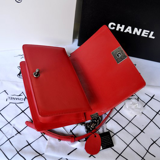 2014 Boy Chanel Flap Shoulder Bag Original Sheepskin Leather A67086 Red