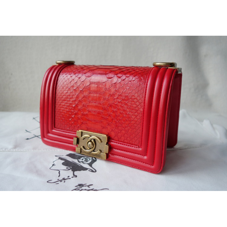 2014 Boy Chanel Flap Shoulder Bag Python Leather A66094 in Red