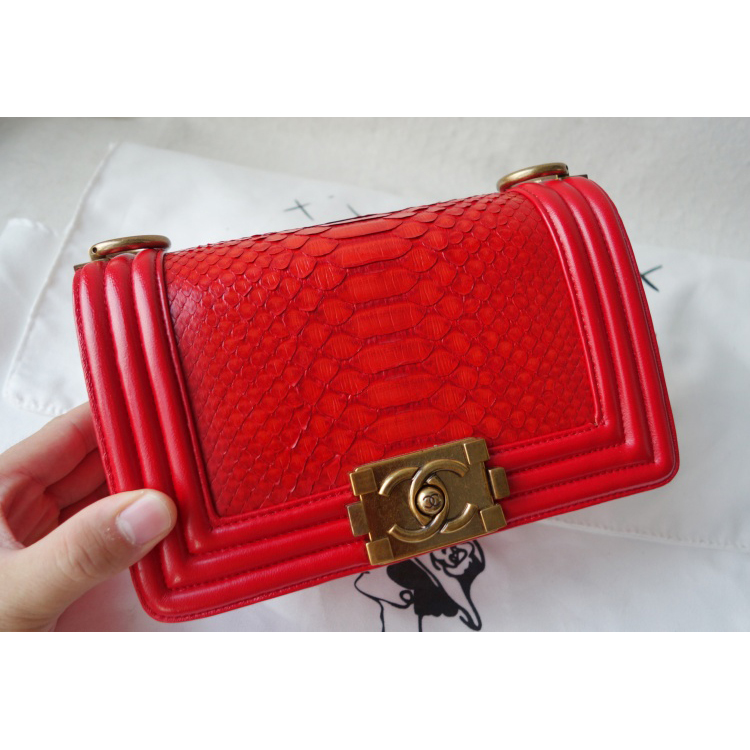 2014 Boy Chanel Flap Shoulder Bag Python Leather A66094 in Red