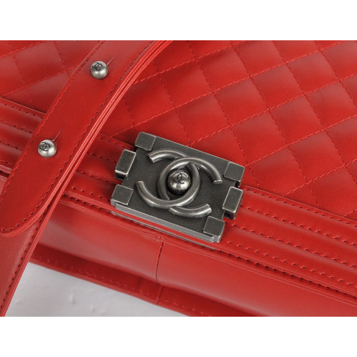 2014 Boy Chanel Flap Shoulder Bag Sheepskin Leather A67087 Red