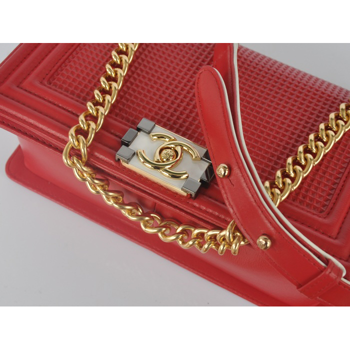 2014 Boy Chanel Flap Shoulder Bag in Calf Leather A92094 Red