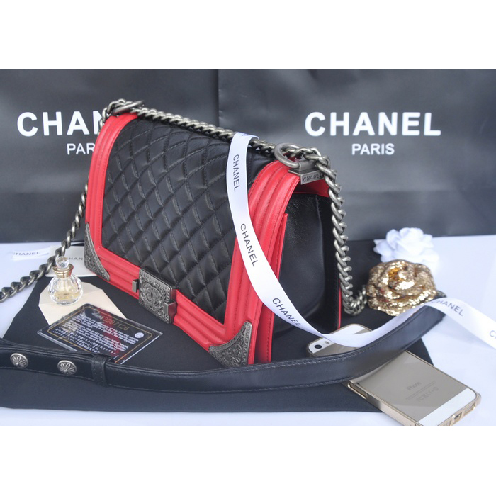 2014 Boy Chanel Flap Shoulder Bag in Calfskin Leather A67088 Black&Red