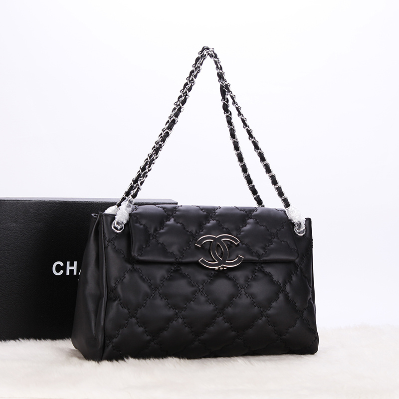 2014 Chanel Flap Shoulder Bag Calfskin Leather A92248 in Black