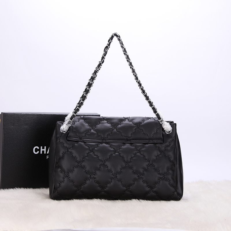 2014 Chanel Flap Shoulder Bag Calfskin Leather A92248 in Black