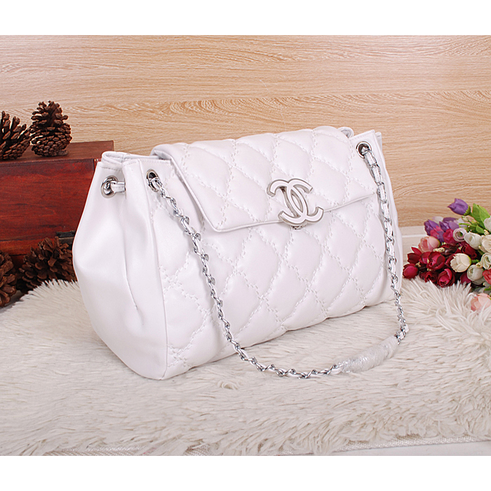 2014 Chanel Flap Shoulder Bag Calfskin Leather A92248 in White