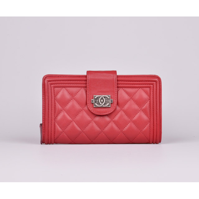 2014 Chanel Matelasse Bi-Fold Wallet in Original Sheepskin Leather A68739 Claret