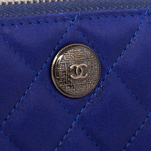 2014 Chanel Matelasse Zip Around Wallet Original Glazed Crackled Leather C009 Blue