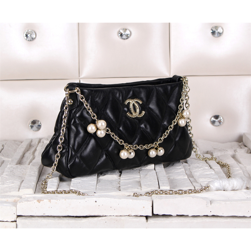 2014 Chanel Shoulder Bag Sheepskin Leather A11048 Black