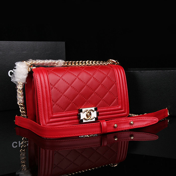 2014 Le Boy Chanel Flap Shoulder Bag Original Calf Leather A67086 Red