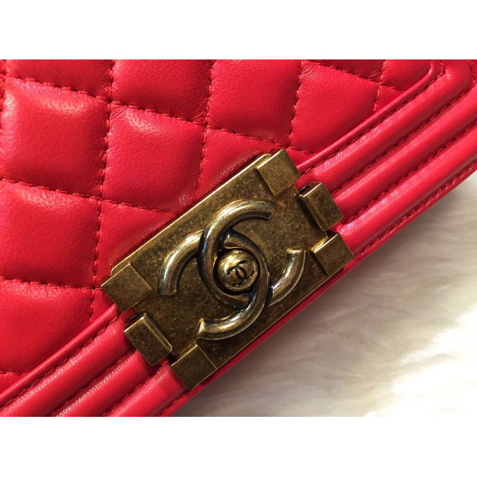 2015 Boy Chanel Flap Shoulder Bag Original Sheepskin Leather A67085 Red