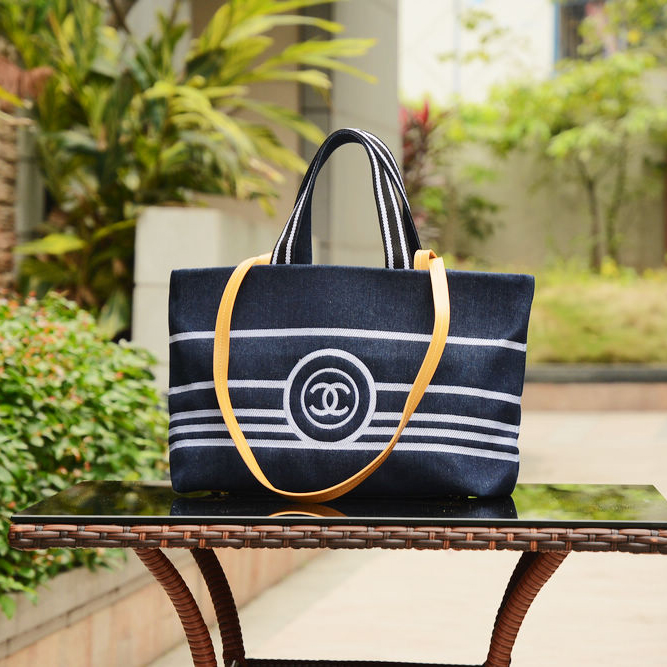 2015 Chanel Canvas Tote Bag A5005