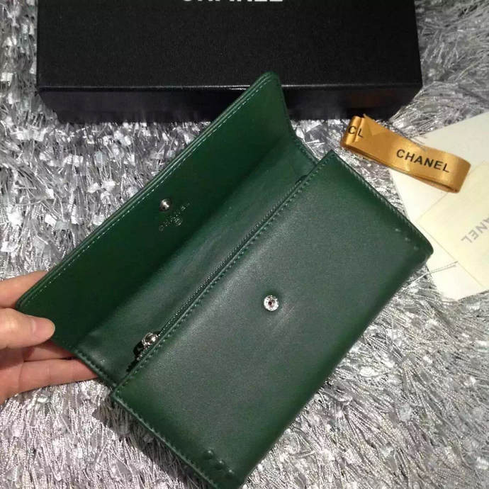 2015 Chanel Matelasse Bi-Fold Wallet Calfskin Leather A66608 ArmyGreen