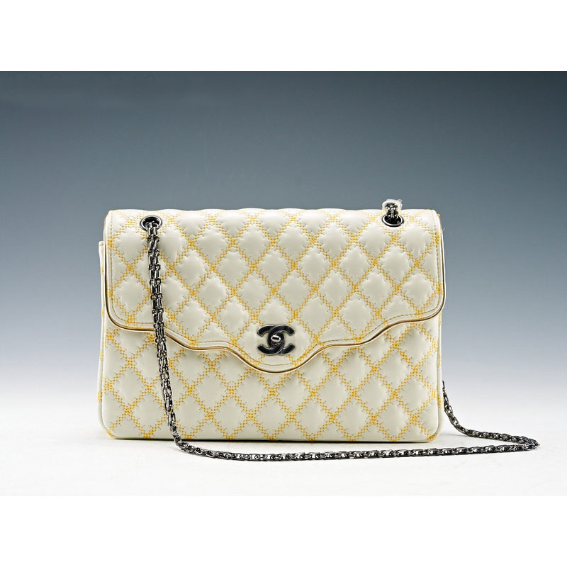 2015 Chanel Shoulder Bag Lambskin Leather A6989 White