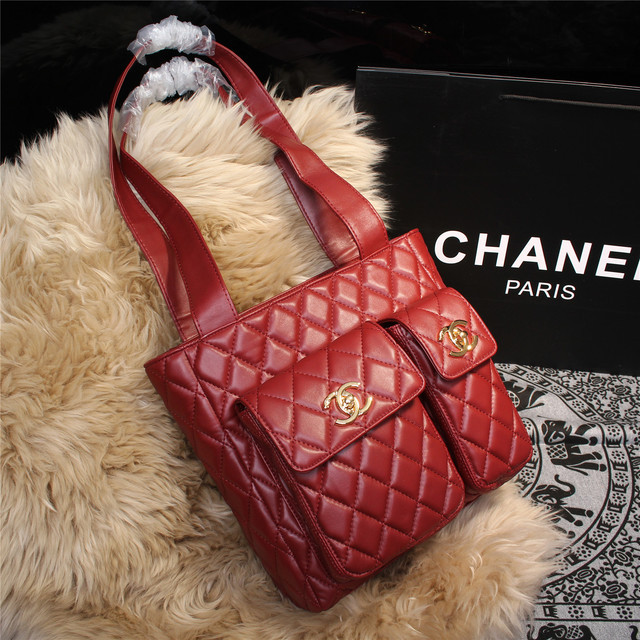 2015 Chanel Shoulder Tote Bag Sheepskin Leather A68032 Red