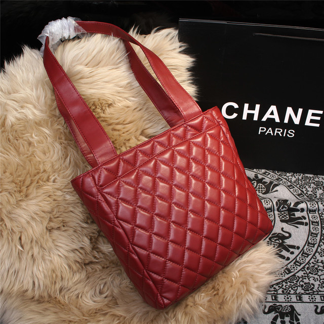 2015 Chanel Shoulder Tote Bag Sheepskin Leather A68032 Red