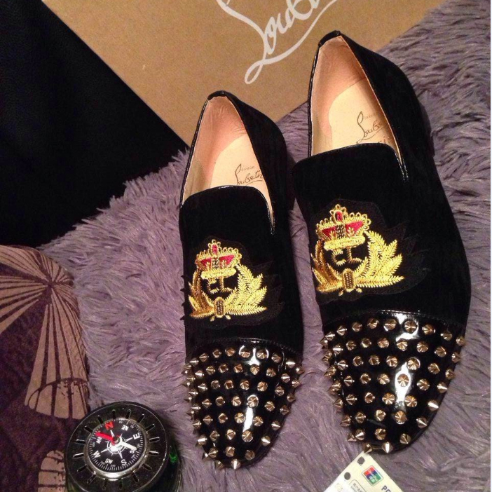 2015 Christian Louboutin women Laser drilling rivets casual shoes