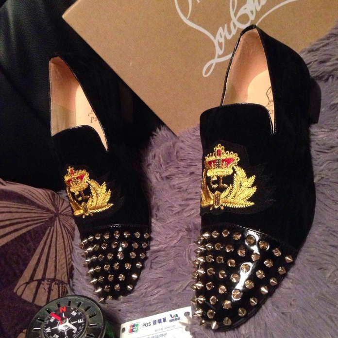 2015 Christian Louboutin women Laser drilling rivets casual shoes