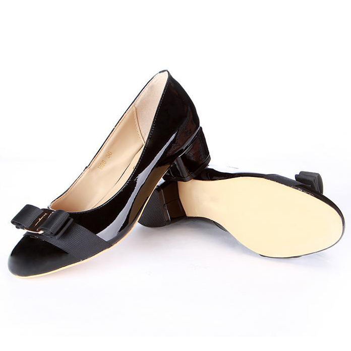 2015 Ferragamo patent leather bow shoes