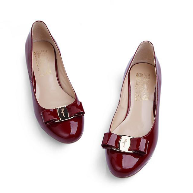 2015 Ferragamo patent leather bow shoes