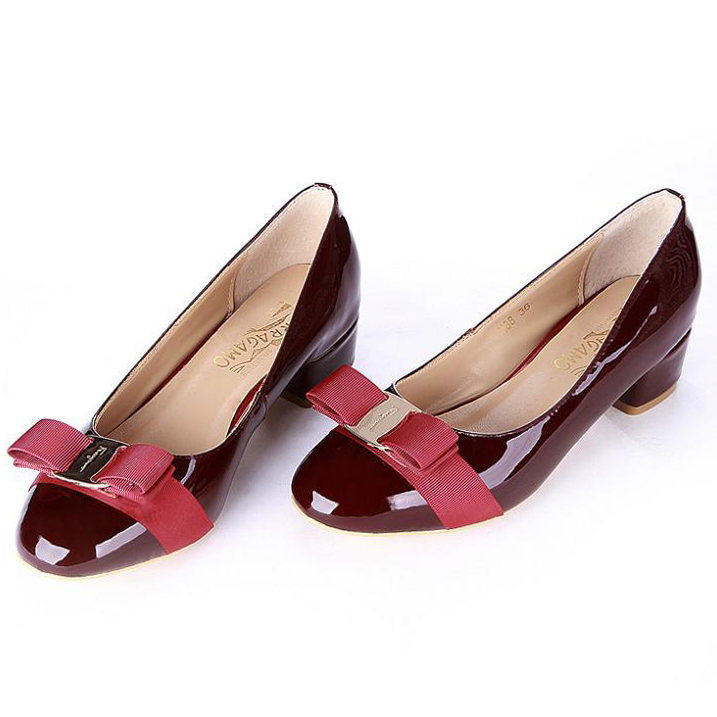 2015 Ferragamo patent leather bow shoes