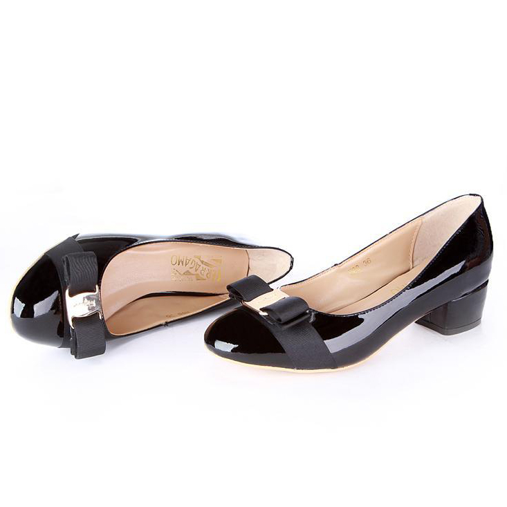 2015 Ferragamo patent leather bow shoes