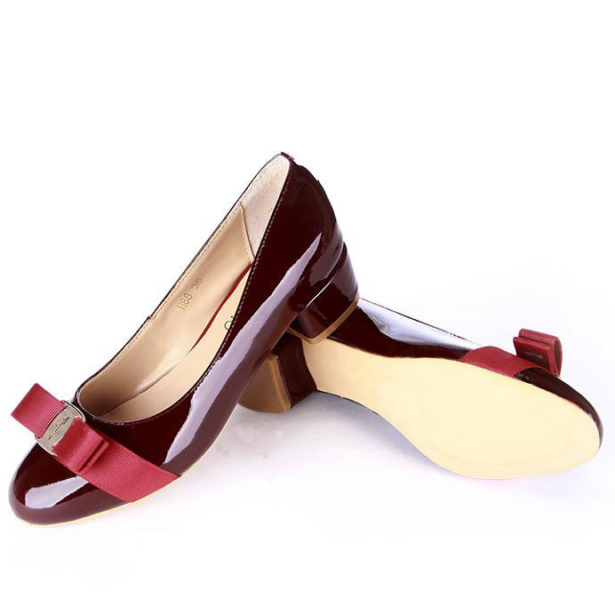 2015 Ferragamo patent leather bow shoes