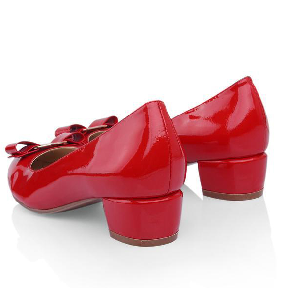 2015 Ferragamo patent leather bow shoes