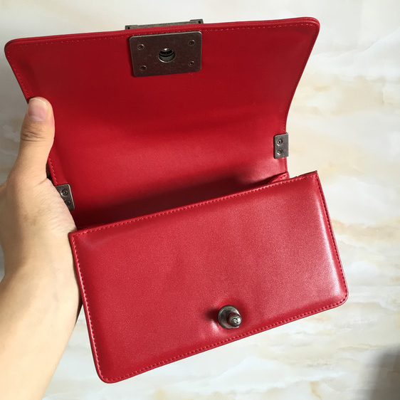 2015 LE Boy Chanel Flap Shoulder Bag Original Leather A67063 Red