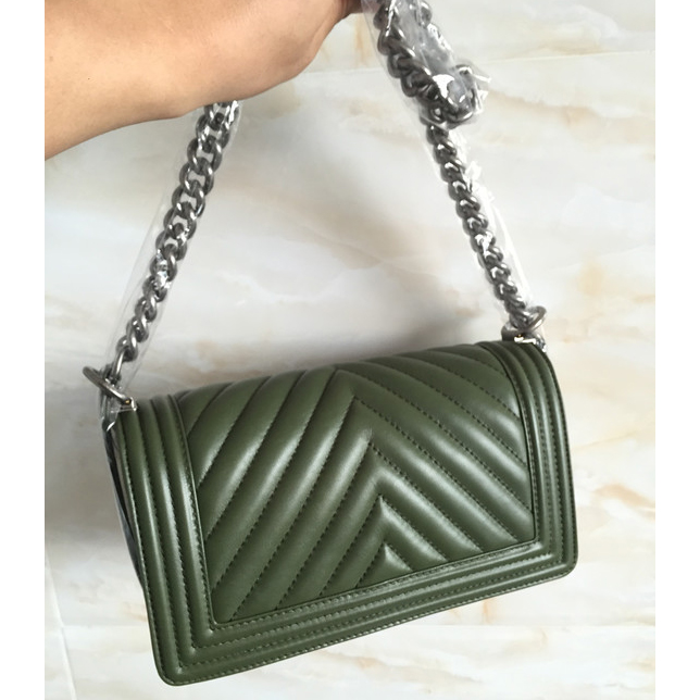 2015 LE Boy Chanel Flap Shoulder Bag Original Leather A67086 Green