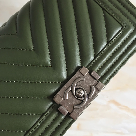 2015 LE Boy Chanel Flap Shoulder Bag Original Leather A67086 Green