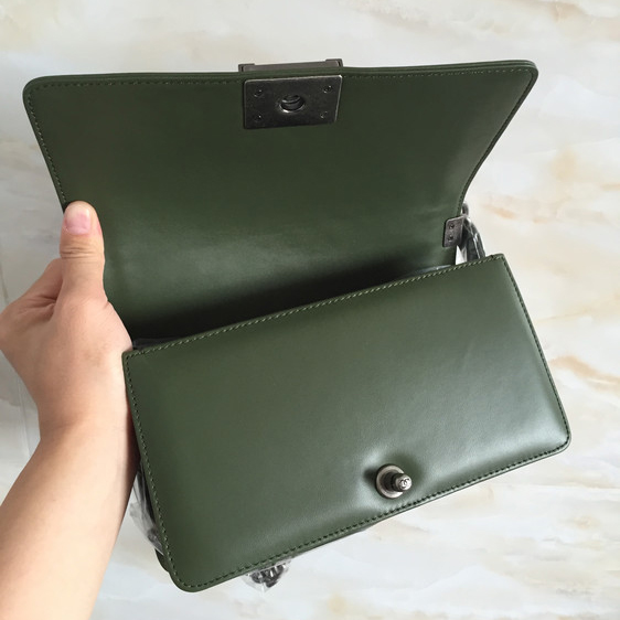 2015 LE Boy Chanel Flap Shoulder Bag Original Leather A67086 Green