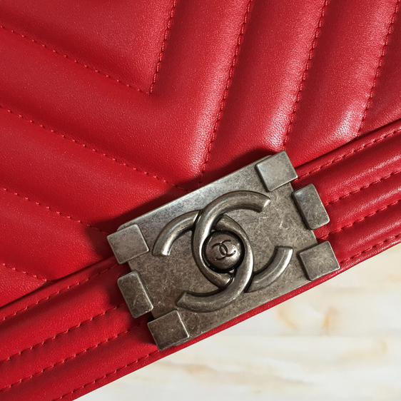 2015 LE Boy Chanel Flap Shoulder Bag Original Leather A67086 Red