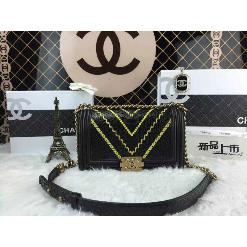 2015 LE Boy Chanel Flap Shoulder Bag Python Leather A67086 Black