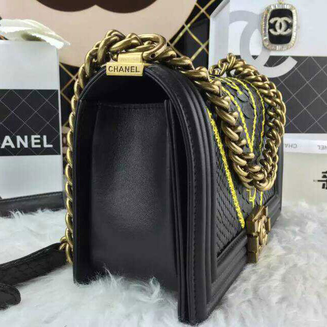 2015 LE Boy Chanel Flap Shoulder Bag Python Leather A67086 Black