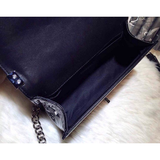 2015 LEY Boy Chanel A67086 Flap Shoulder Bag Original Patent Leather Black