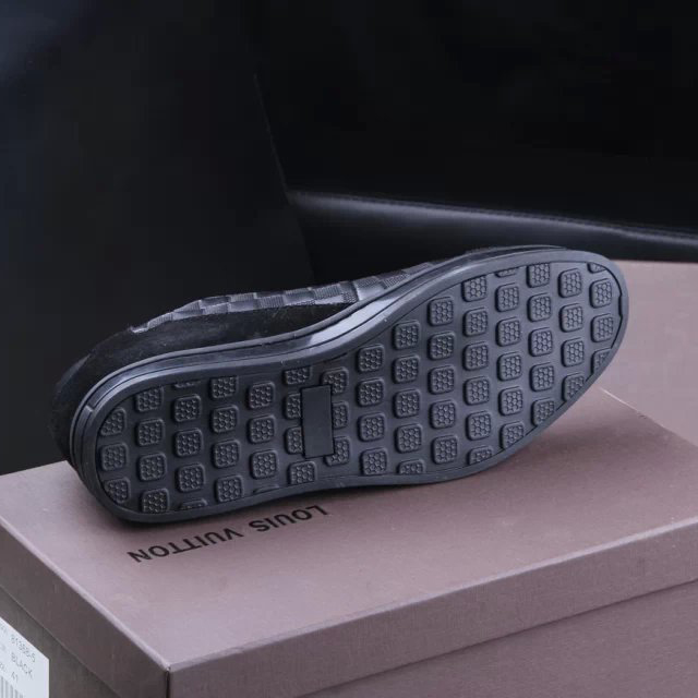 2015 louis vuitton men embossed nubuck leather casual shoes