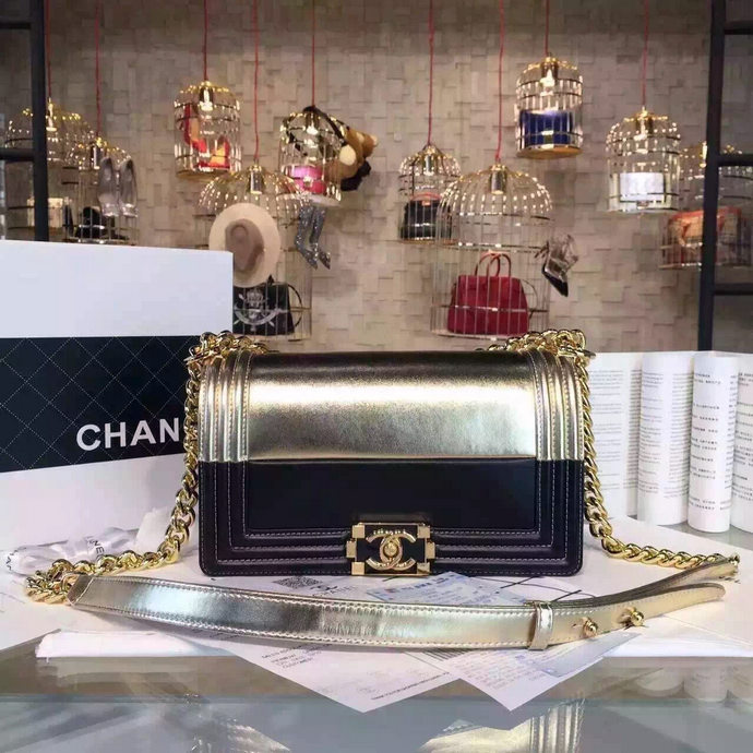 2016 Boy Chanel Flap Shoulder Bag Original lambskin A67086 Black&Gold