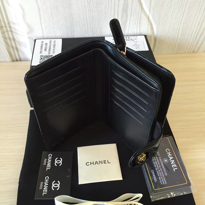 2016 Chanel Matelasse Bi-Fold Wallet Original Patent Leather A50073 Black