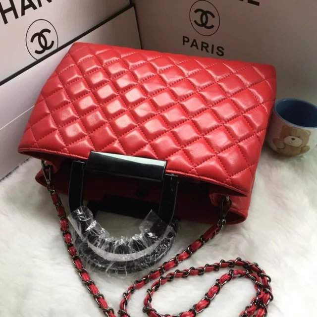 2016 Chanel Tote shoulder Bag Sheepskin Leather A8178 Red