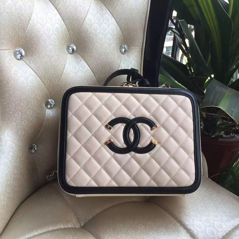 2016 Chanel spring and summer makeup bag Original Caviar Leather A12016 White