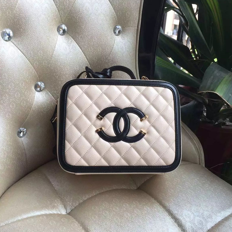 2016 Chanel spring and summer makeup bag Original Caviar Leather A22016 White