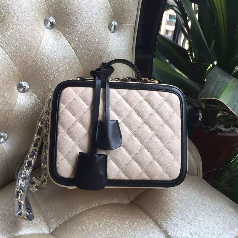 2016 Chanel spring and summer makeup bag Original Caviar Leather A22016 White