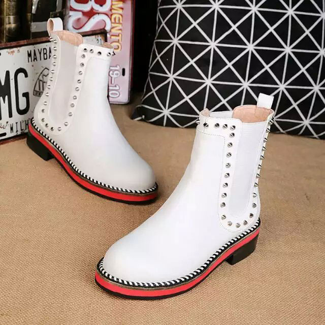 2016 Christian Louboutin women Boots in Cowhide leather with Rivet