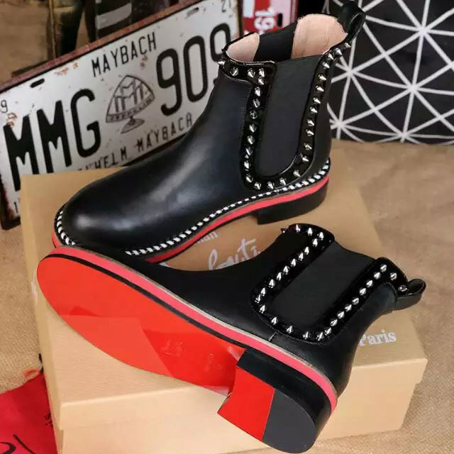 2016 Christian Louboutin women Boots in Cowhide leather with Rivet